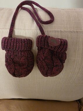 Calikids Soft Knit Mittens with Strap